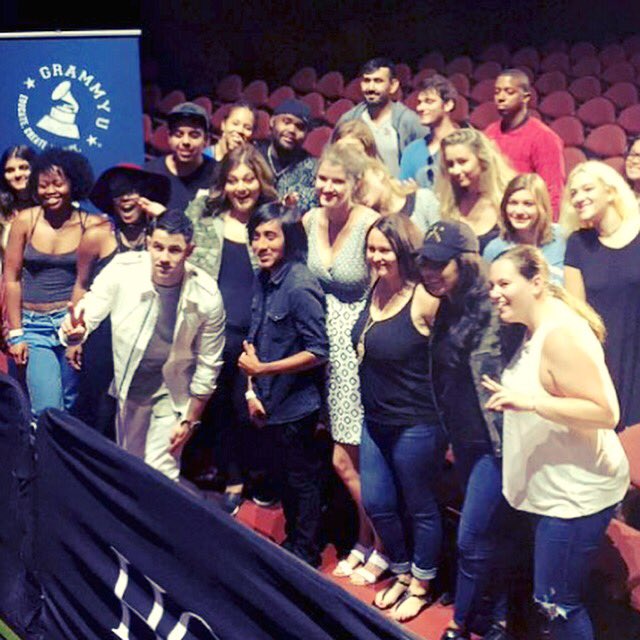 OhMyGaelle's tweet photo. Hey @nickjonas, it was nice to talk to you ! @grammyu #GUinaction ππ https://t.co/fckh6X1vg3
