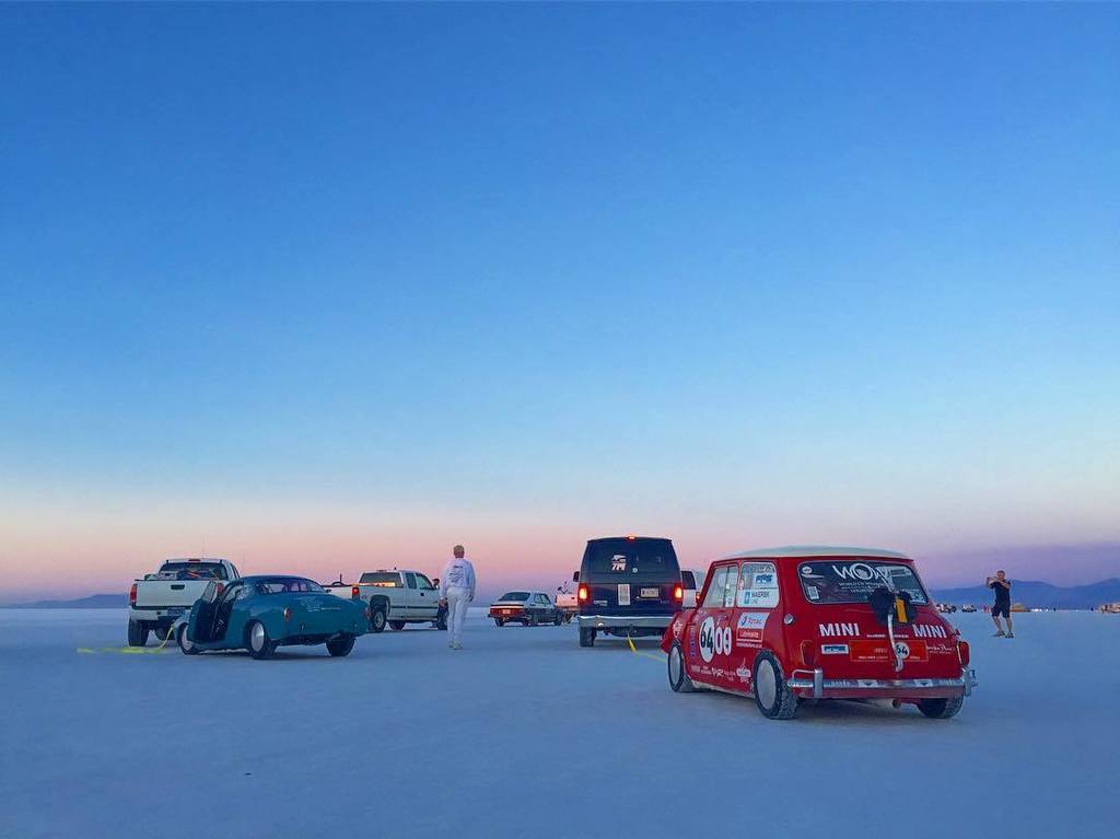 project64mini's tweet image. Record runs mean dawn starts. It's a privilege you earn at Bonneville. Photo from Speed We… ift.tt/2cIumle