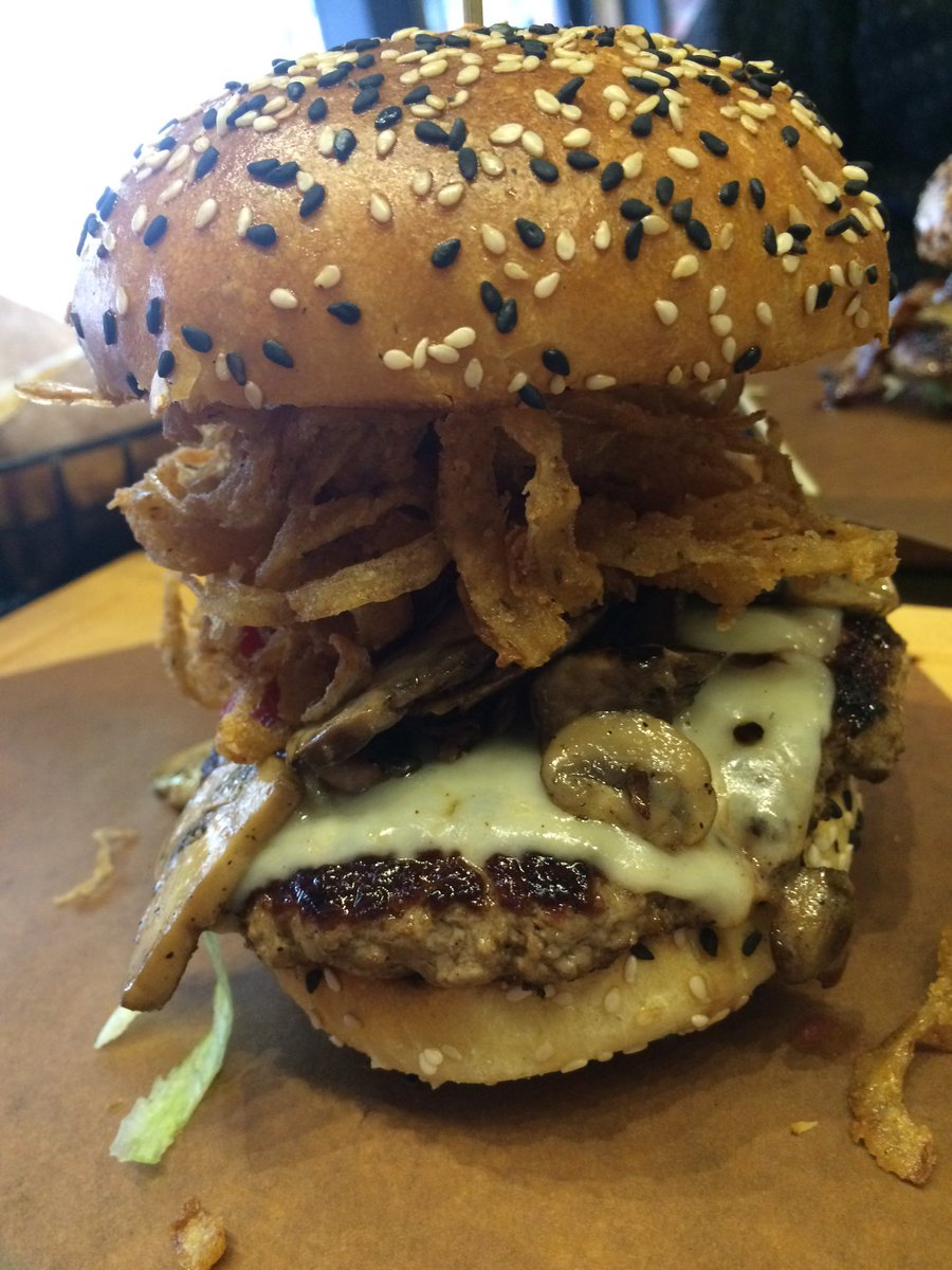 JoanneBeach2's tweet photo. Just ate the most amazing burger @hambrgrhamilton   I know they use @JepsonFreshMeat !!  Kudos to both businesses https://t.co/TlBSuoDGK5
