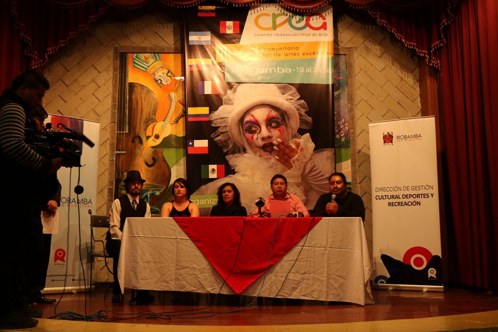 createatroec's tweet photo. #Riobamba sede de Festival Internacional de Teatro. Entérate de todas las noticias en >> https://t.co/WmiFT8AqJv https://t.co/AcTOpvwKfJ