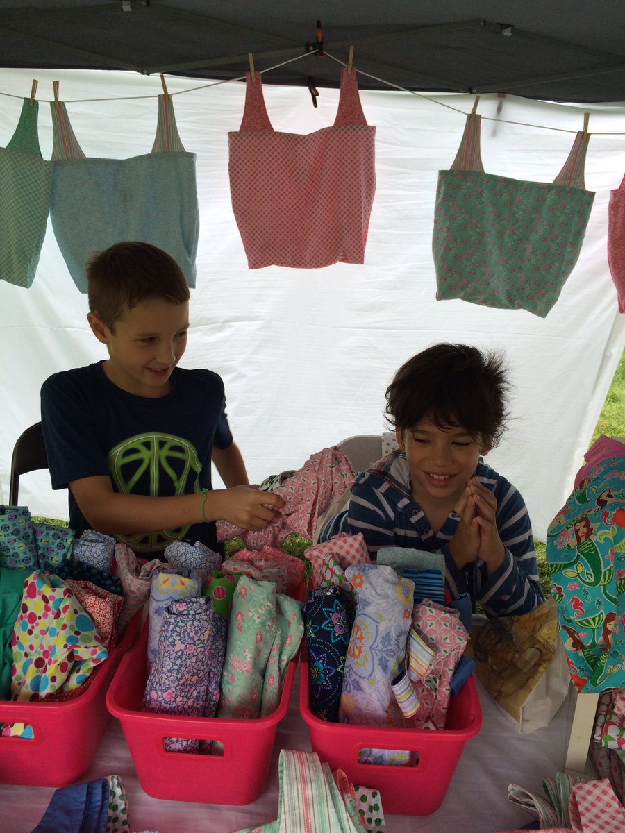 tykethreads's tweet photo. The music continues despite the rain. @DECA_Arts ! East Lynn park-- we're here! #DECAF16 https://t.co/CdkZ3Xo70l