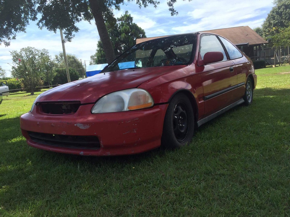 Trunkmonkey1995's tweet photo. #TheBeater rolls only on the weekends but such a fun little #Project #EJ7 #SOHC #Build #Red #D16 #6thGenCivic #Civic https://t.co/wZQhlyWsCt