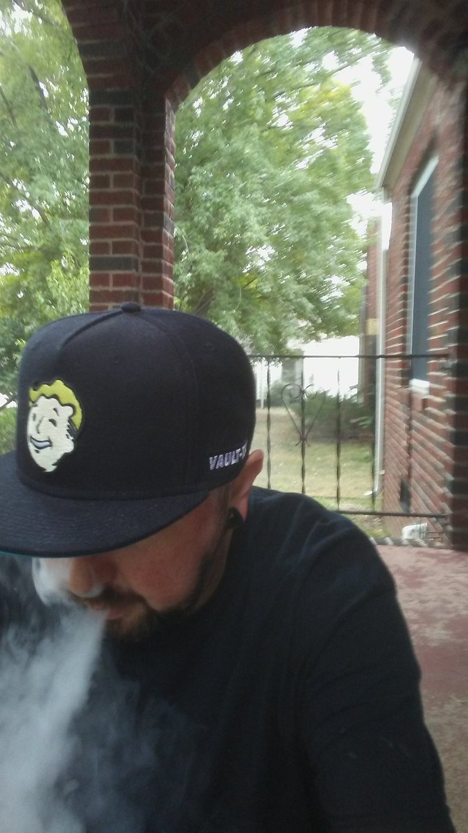 _SWEET_DREAMS's tweet photo. #cloudporn #ejuice #cod #vapefamily #vapemodels #vape #vapelife #mod #subohm #mecmod #vapenation #coilporn #vapeporn https://t.co/J6ijIrnngv