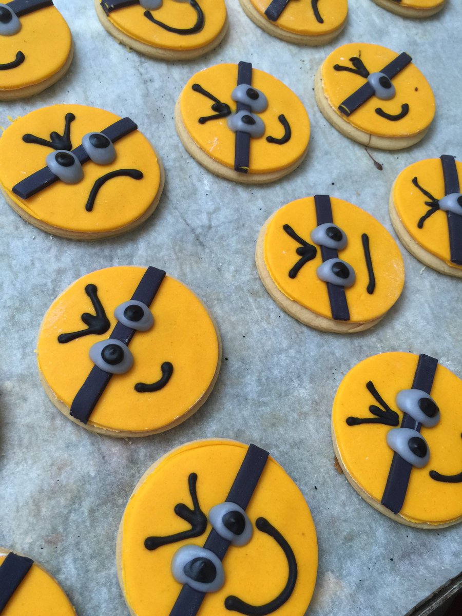 Spot the angry minion in the group #minions #ahortbreads