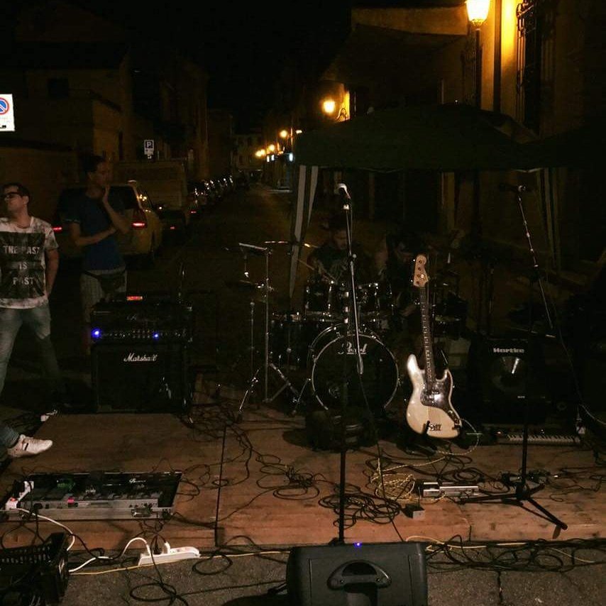 _TheBreadstiX_'s tweet photo. Noi ci siamo ! Lendinara , 22.00! https://t.co/wyMs50iCJh