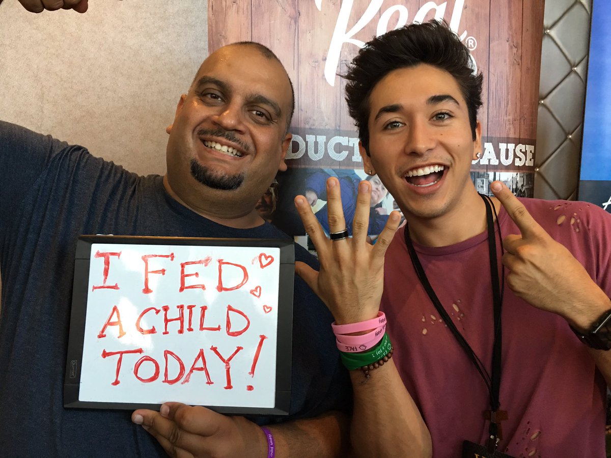 FACE_FeedAChild's tweet photo. OH SNAP! @BrennenTaylor just fed SIX kids today! @TheRealCoUS #FACE #sixwristbands https://t.co/4YdIYWeKHW