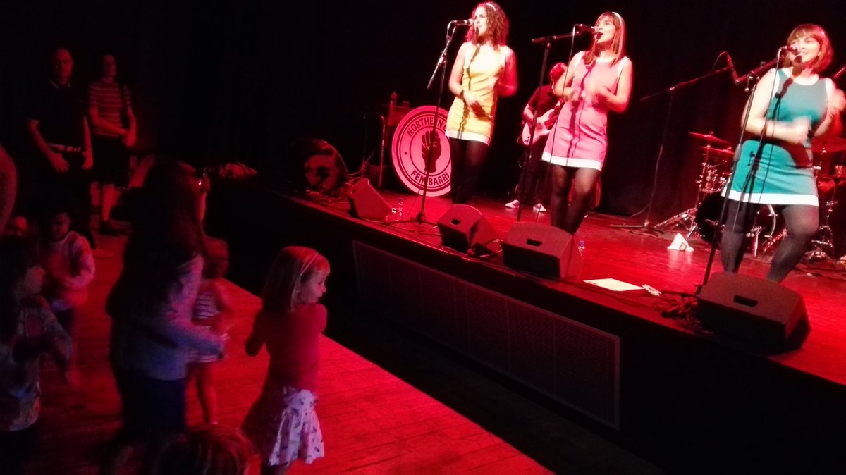 Concert familiar de <a href="/LasAnnettes/">Las Annettes</a> a la Farinera del Clot