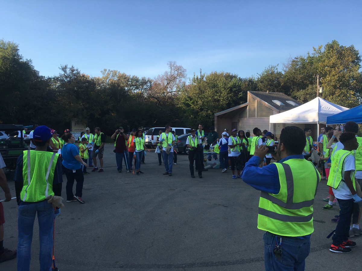 mar_go85's tweet photo. @DMWT_Program Trash and Treasure Hunt in Grand Prairie! #keepgrandprairiebeautiful https://t.co/sjCZRZaPQj