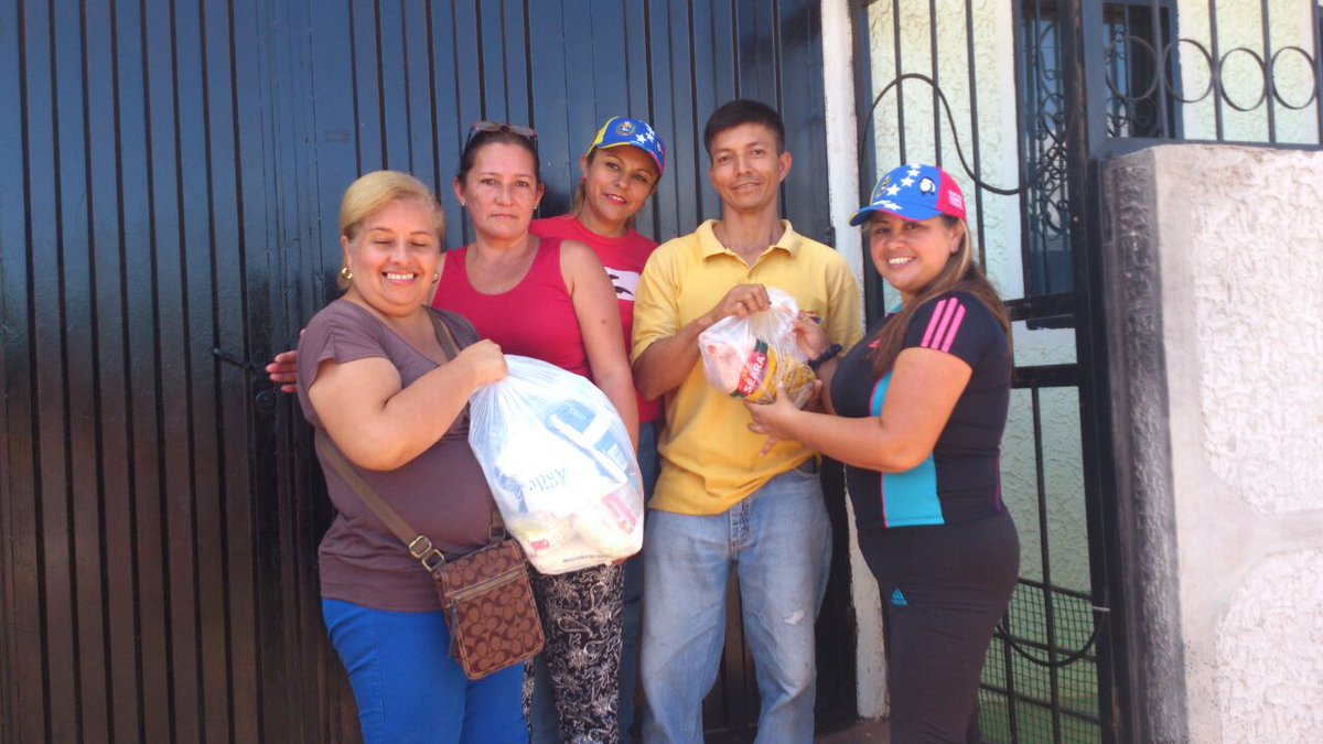 VISIONFM107's tweet photo. Gracias al @ClapTachira Habitantes de Cardenas se Beneficiaron con alimentos precios justos. @psuv_victor https://t.co/nFbIXaL1l0