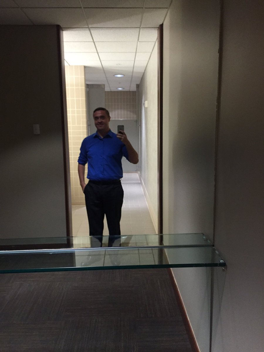 JacobWehr's tweet photo. #ServiceSelfie #SVALeads #thisbathroomisgi-normous https://t.co/GTaLQ5pETw