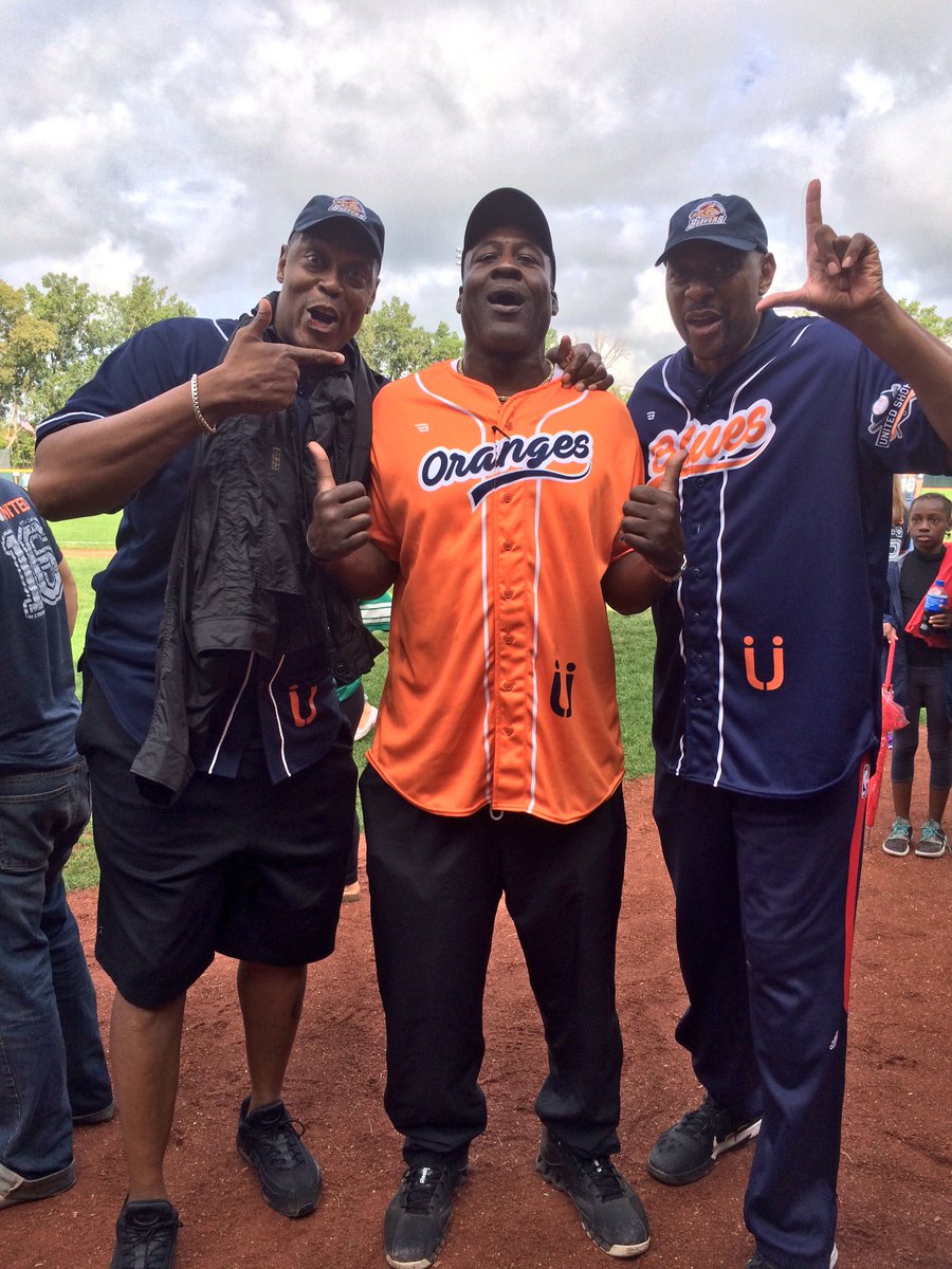 EarlTheTwirl's tweet photo. #TeamBlues defeated @LomasBrown75 and #TeamOranges in the @UnitedShore Dream Team Charity Game #BallGame https://t.co/UQjlPMkmZj