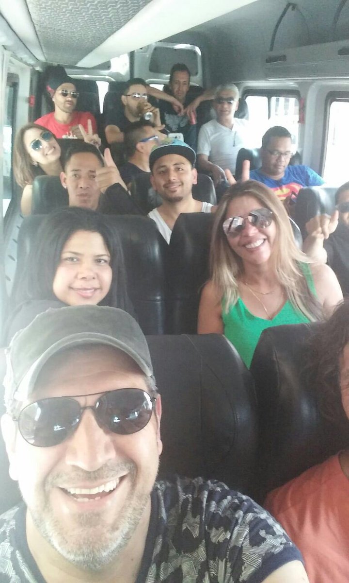MafePalacioo's tweet photo. Rumbo a Prueba de sonido con #MariaCanela con los muchachos ❤️❤️ solo faltas tú @CesarionMora 😍 https://t.co/PGQhV60pEL