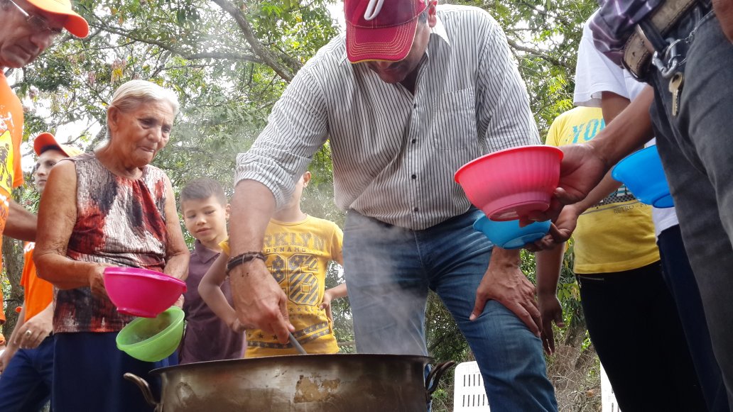 freddysuperlano's tweet photo. #17Sep Llegamos al Poblado 2 en #Sabaneta de #Barinas con la gran #SolidaridadPopular,esto somos en @VoluntadPopular https://t.co/2jkJVidJqc