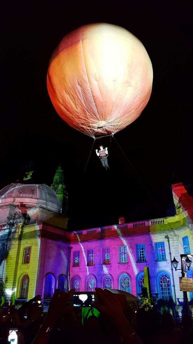 roald_dahl's tweet photo. The giant peach is taking off over Cardiff! #UnexpectedCity https://t.co/TN7WsmwQy9