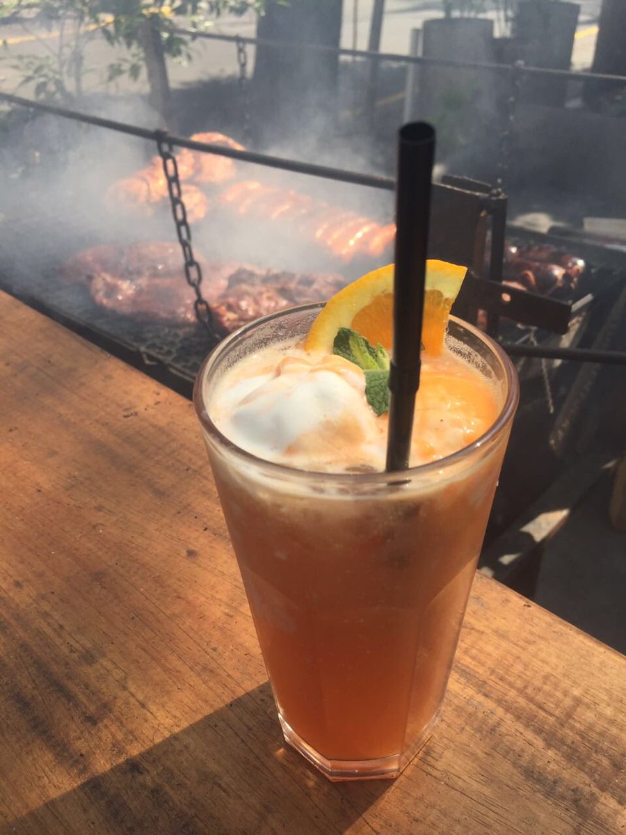 pipenoRest's tweet photo. ¡EN VIVO desde nuestra Parrilla y mesa chilena! Los esperamos en General Flores 39, Providencia. #Chile #18 https://t.co/EUkTYc2jRE