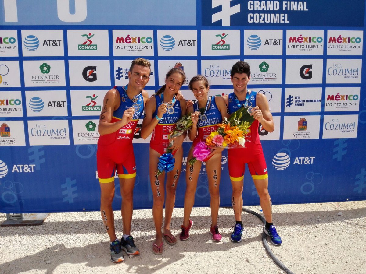 Inmensos... Campeones del mundo relevos mixtos jr/Sub23 #Cozumel2016 #SoisEnormes #MuyOrgullosos #TRIEquipo #Mágicos