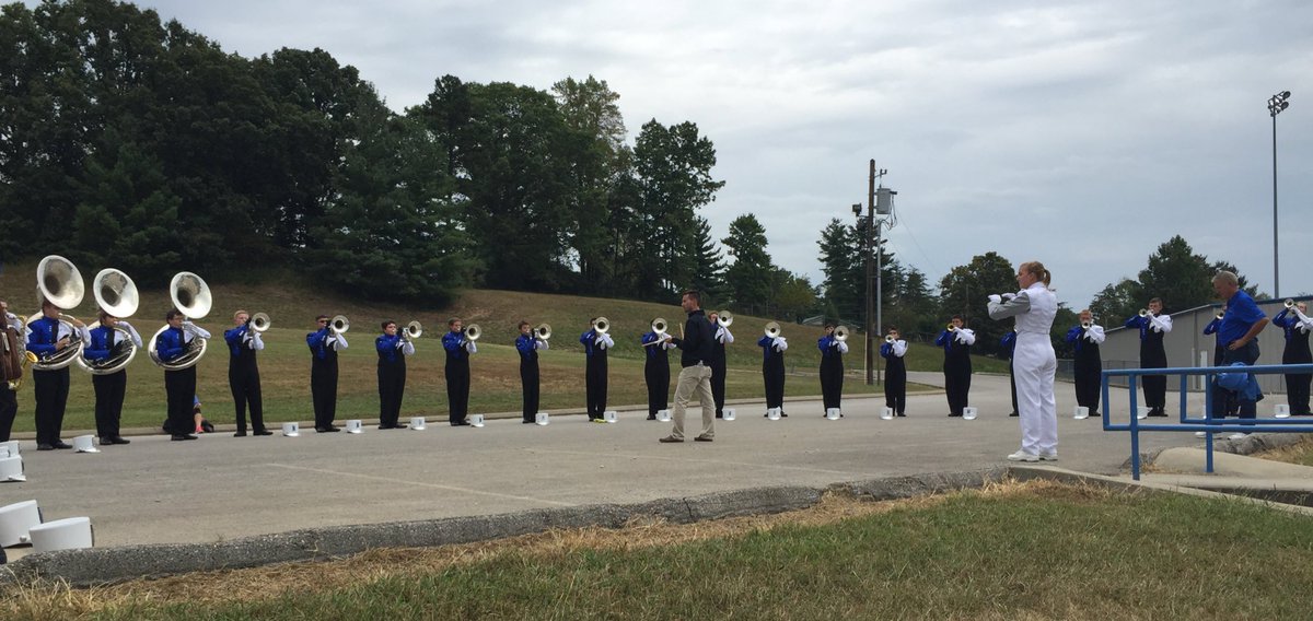 LarueBand's tweet photo. Band of Hawks! #TheEdge2016 https://t.co/LtxaKcYAl2