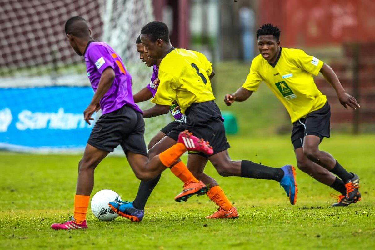 SAFA_Schools's tweet photo. #kmsc2016 Some action from Western Cape Provincial Finals - 17 Sept 2016. https://t.co/UfSq5jdBgT