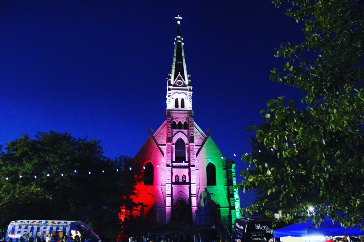 BigYankeesFan's tweet photo. Beautiful night in Staten Island at the Italian festival #Statenlsland #mountloretto https://t.co/GDbEDAhO5R