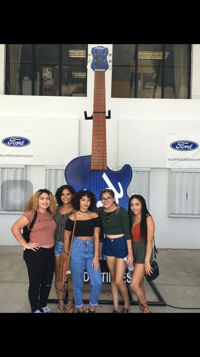 taliamanuel32's tweet photo. #FordLatinFest https://t.co/wmiSj51kaf