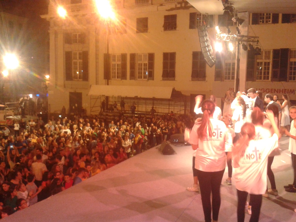 PastGiovGe's tweet photo. La #serata #giovani di @Genova_2016 prosegue con la musica di @Fralenote #genova2016 @LiguriaGiovani @IlCittadinoGe https://t.co/cTj9N9Vx0I
