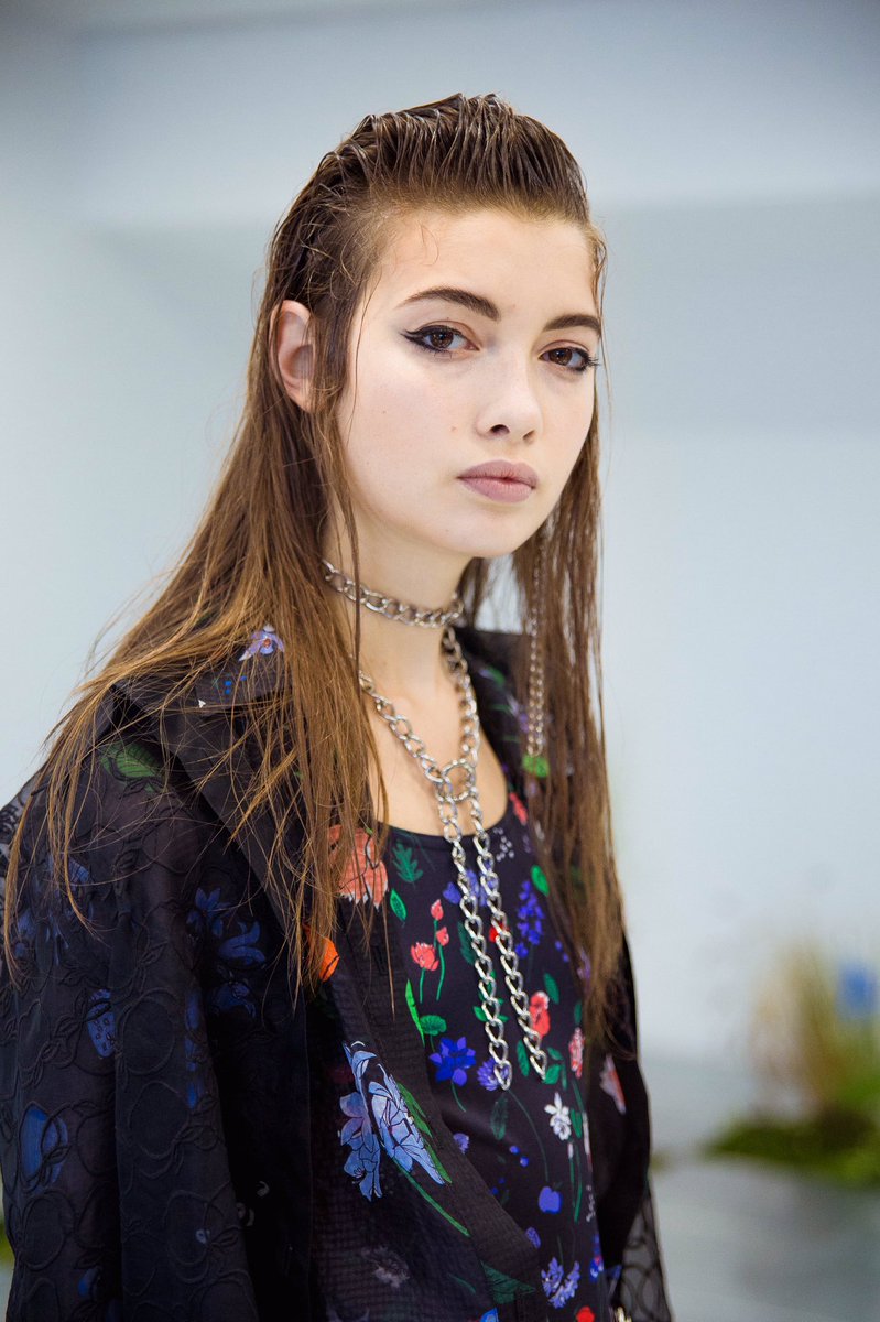 EllenOffredy's tweet photo. 2/2 @markuslupfer #SS17 #MLSS17 #LFWSS17 #LFW
📸 © Ellen Offredy https://t.co/M6Oe1YsgFk