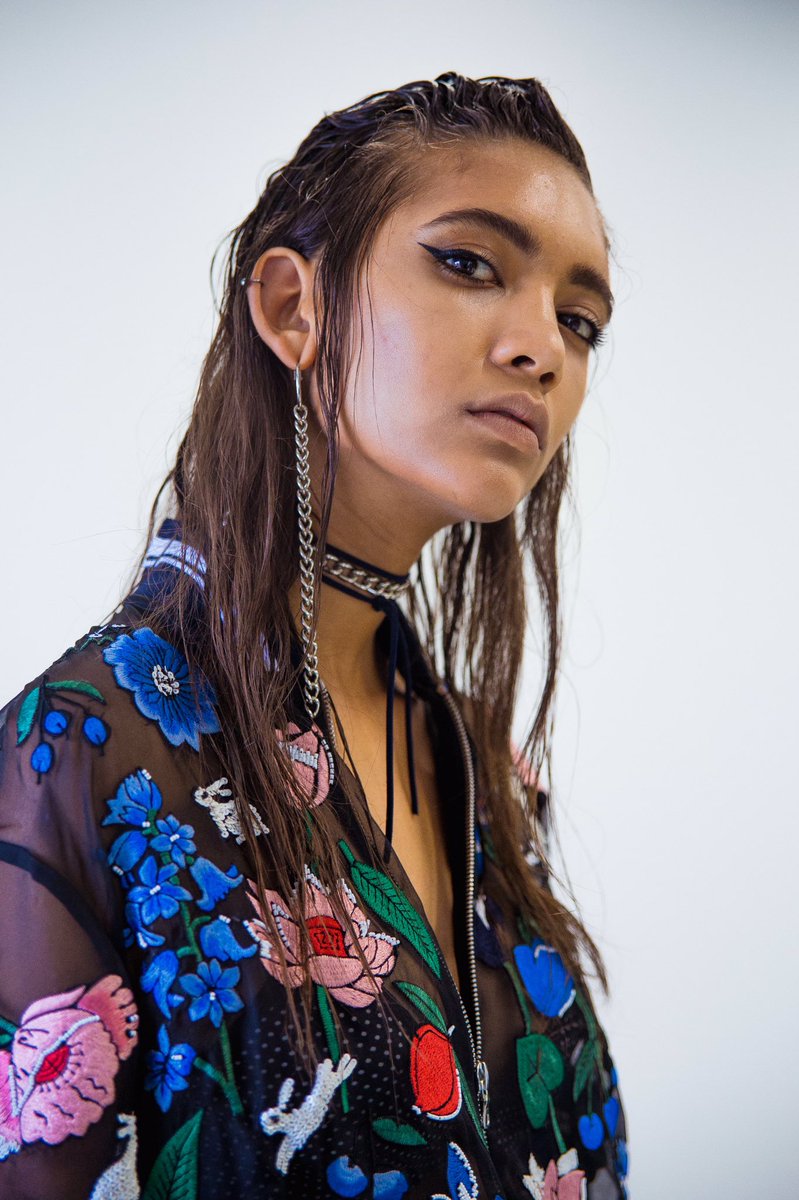 EllenOffredy's tweet photo. 2/2 @markuslupfer #SS17 #MLSS17 #LFWSS17 #LFW
📸 © Ellen Offredy https://t.co/M6Oe1YsgFk