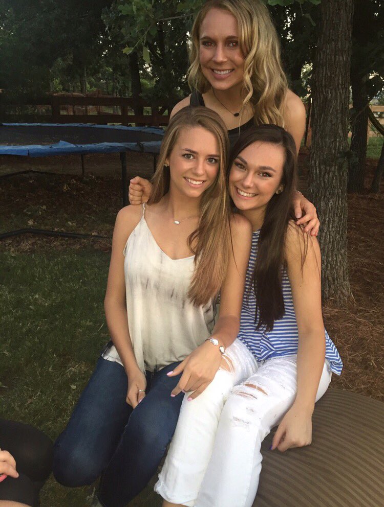 MarkerLindsay's tweet photo. Happy b day to one of my bffs❤️ thx for always making me laugh ily #legal #18 #biggirlprison https://t.co/ph35EgXF5g