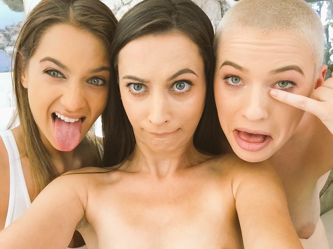 Amazing day on set with these two beauties @RileyNixon_ &amp; @umajoliexxx 😘🤓😜 https://t.co/NpSJ1xGf1p<a class="tags" href="/tag/rileynixon_">@rileynixon_</a>