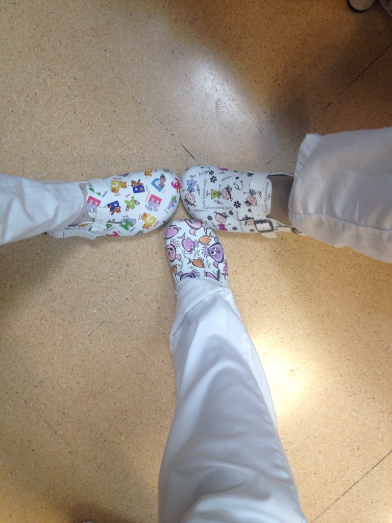 kika10g's tweet photo. Un toke d alegría n l labor💃😷💉 https://t.co/n6ElEj9COq