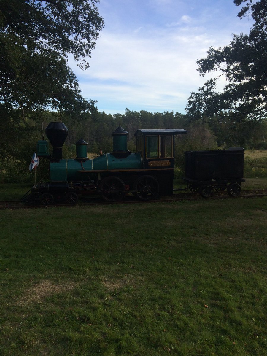 KyleGarde's tweet photo. When your cousin has a train around his property https://t.co/JJmlFYF0NL