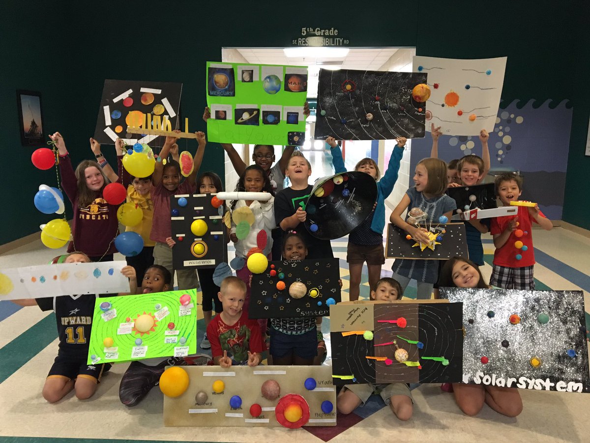 mskcaldwell4's tweet image. We love science! @BlytheBower @clevecityschool #solarsystemprojects #3rdgrade #socreative