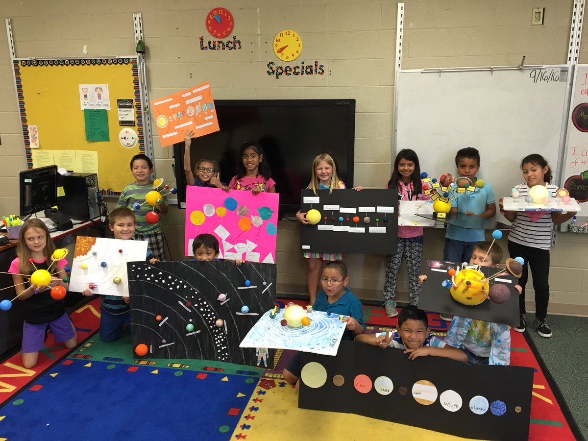 mskcaldwell4's tweet image. We love science! @BlytheBower @clevecityschool #solarsystemprojects #3rdgrade #socreative