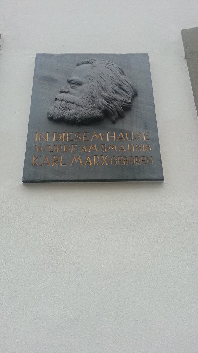 pancuniyoldas's tweet photo. Düştük yollara doğduğu şehri evi görmeye tarih varakalarından silinmiyor değerler
#Marx
#Treer https://t.co/dqbaFgJlx6