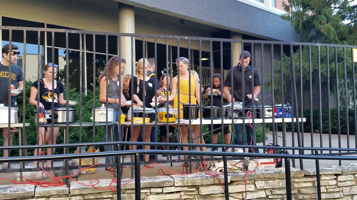 MizzouSHPPT's tweet photo. The crock pot cook off has begun! #mizdpt https://t.co/Kexyucctel