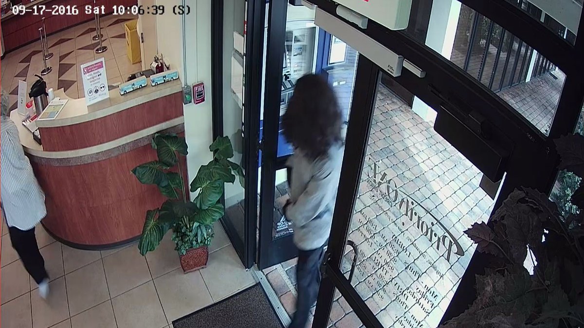 FBI agents search for 2 bank robbers wearing wigs bit.ly/2cXFsUv?utm_me… https://t.co/wIndyk2OVj