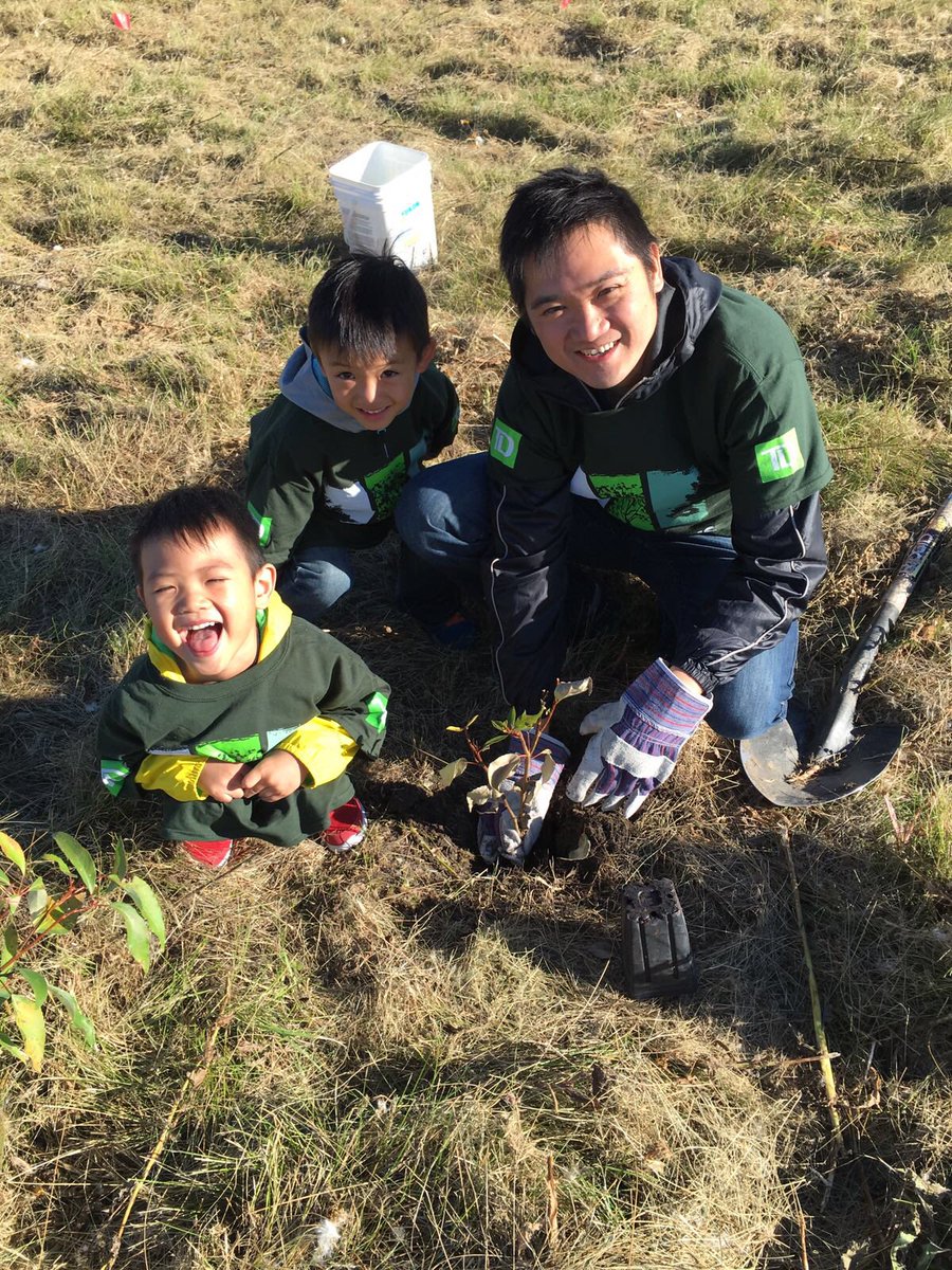 hlhkwok's tweet photo. #TDTreeday at Creekside Park! @DerekTurner_TD @VencyChui https://t.co/UzJA931WVS