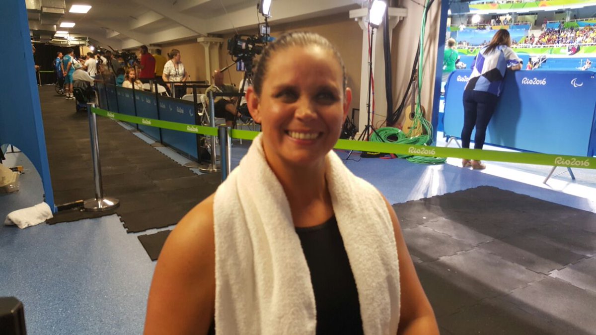 conadeoficial's tweet photo. #RioXCONADE Me voy contenta de darle una medalla a México 🇲🇽: @NelyMiranda, #bronce en #Natación #Rio2016 https://t.co/OiqoEPIgzl