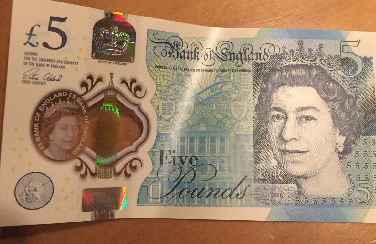 CaroBrogan's tweet image. Yet another unrealistic standard for 90 year old women
#fivepoundnote #weirdlyyoungfaceforaninetyyearold @Queen_UK