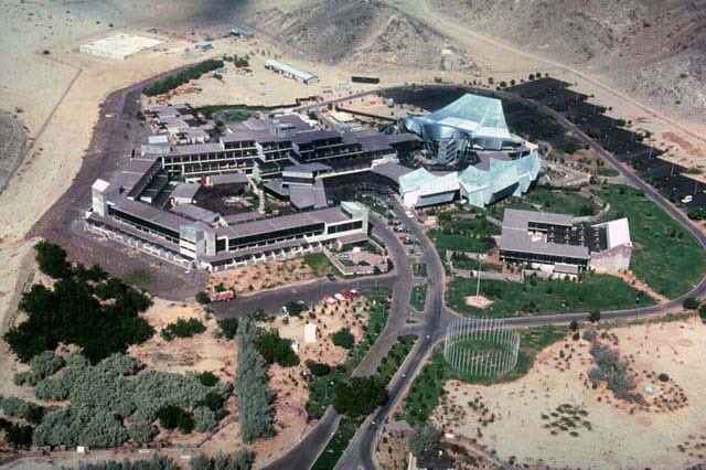 Mkhnews's tweet photo. صور نادرة لفندق إنتركونتننتال عام 1974 م، بني على شكل خيمة في حي أم الجود بمدينة مكة ، صممه Feri otto و Rolf gutbrod https://t.co/jtPWaGNfw5
