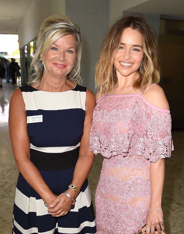 EmiliaClarkeTM's tweet photo. ¡Más fotos nuevas del evento! #TVTea #BaftaLA #Baftaparty https://t.co/KhcaCZKWVj