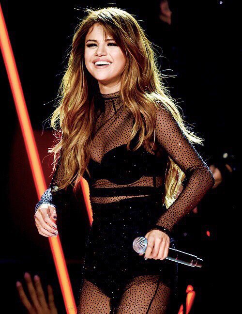 GomezsSource's tweet photo. Sending love and prayers.  There isn't a day that goes by without thinking about you. #WeMissYouSelena https://t.co/OHdH0ZVmj4