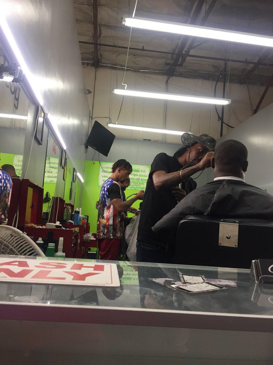 KiNGof15s's tweet image. #StaySharpSaturday (@ 💈Takin ALL Fades Barber Studio💈 - @frogdabarber in Compton, CA) swarmapp.com/c/2DSldNFpcNU