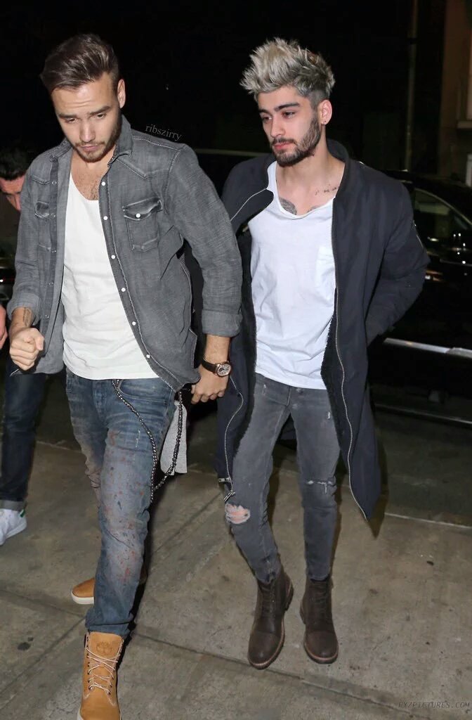 ziamrulez's tweet photo. @holyzayn__ GUARRA, que he entrado en Tw por ti porque lo he dejao. Felicidades crush🌚
Att: La Ziam shipper gemelier https://t.co/KOuOq8KB88