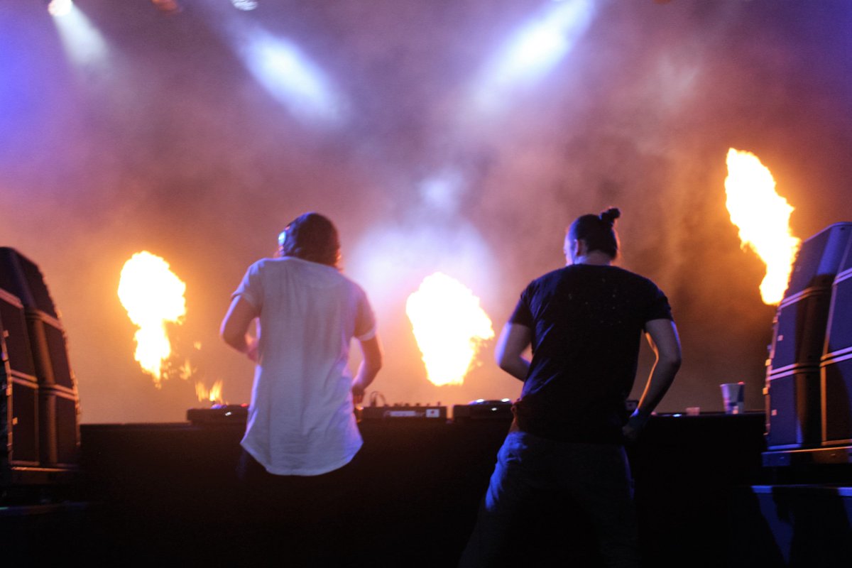 ABFestival2018's tweet photo. Nuestro cabeza de cartel @dimitrivegas & @likemike se encuentran en la #WhiteArea #AmanecerBailando https://t.co/sGHbrpEFPJ