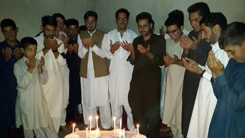 MalakandDivisio's tweet photo. #PSF Jiyalas pay tributes to the martyrs advocates of #QuettaBlast at #Samarbagh.
#RememberingQuettaBlastMartyrs https://t.co/DCPAuVWIXz