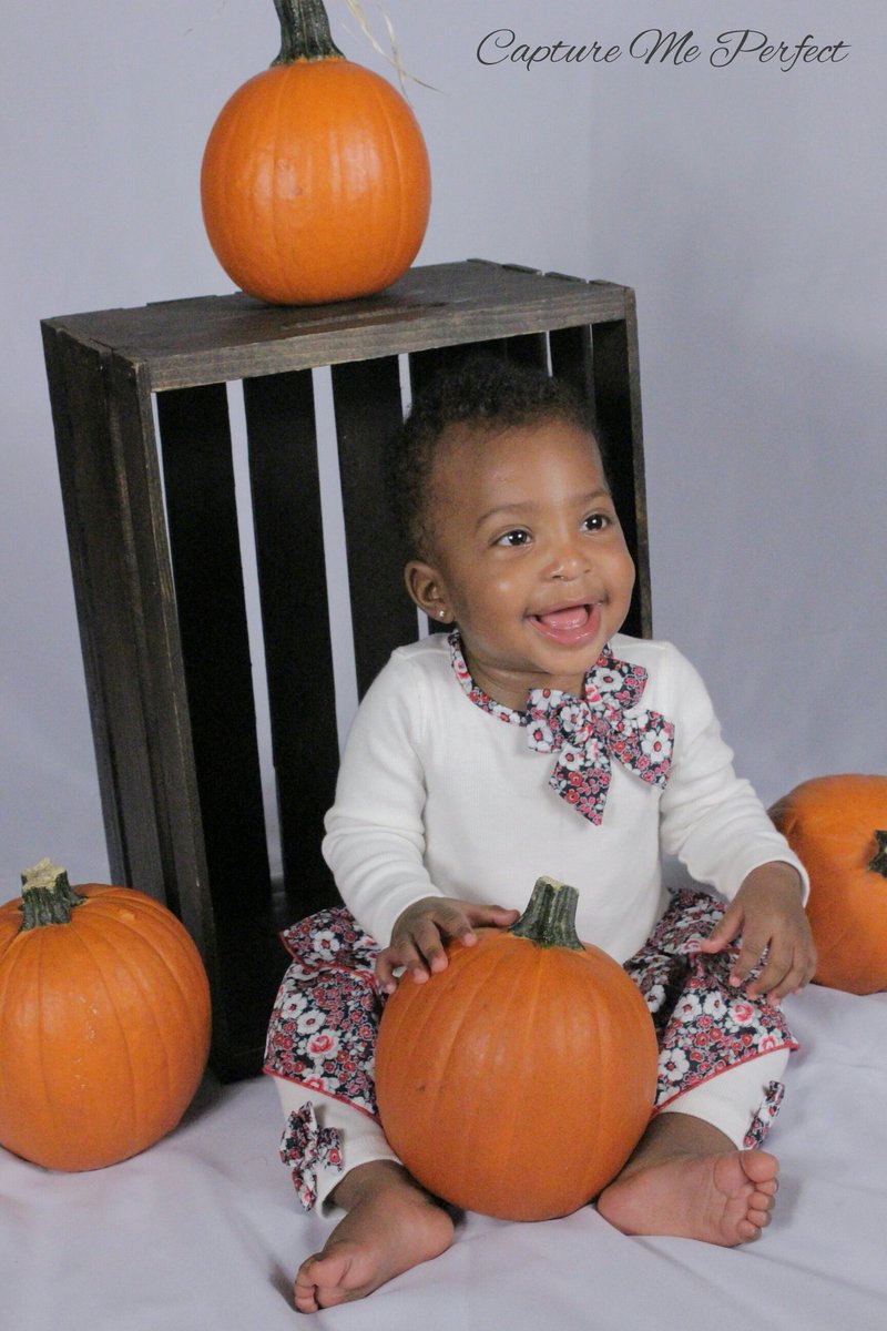 CaptureMePerfec's tweet image. Baby Photography #fall #photos #Detroit #business #baby #photography #pumpkin #patch