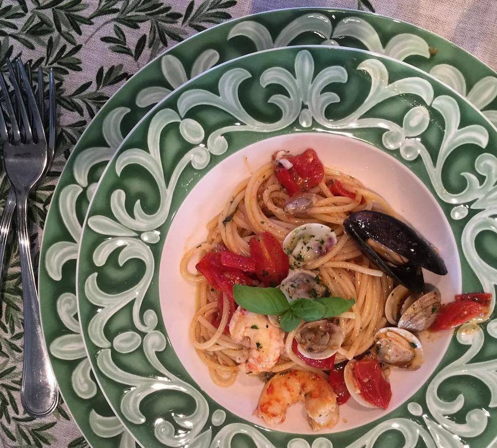 Spaghetti frutti di mare beyond compare @acquolinacooking Grazie Marika! #clams #mussels #… ift.tt/2cSrMvg