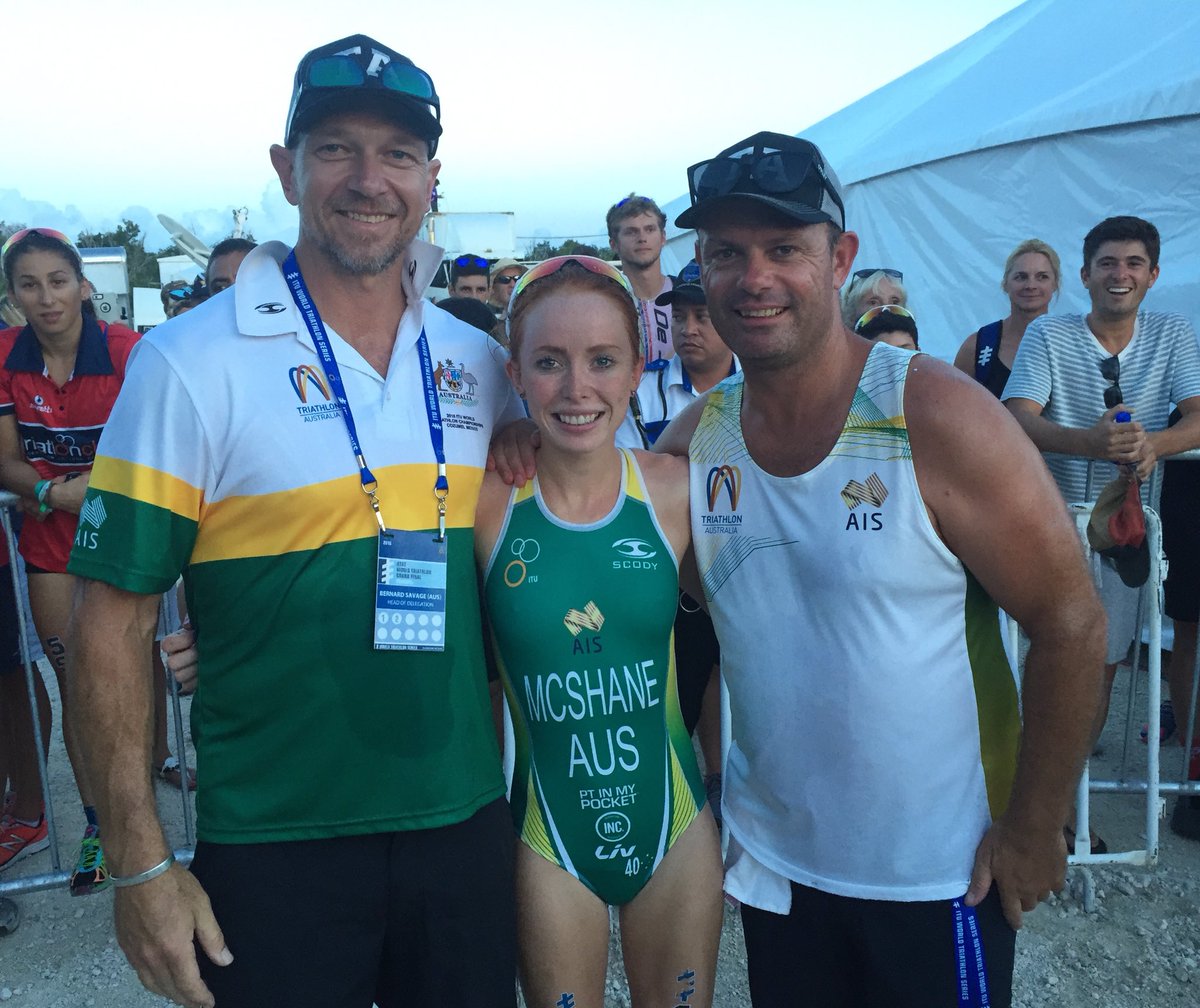 Amazing BRONZE medal for <a href="/CharMcShane/">Charlotte McShane </a> in brutal conditions! Her first WTS podium! #WTSCozumel