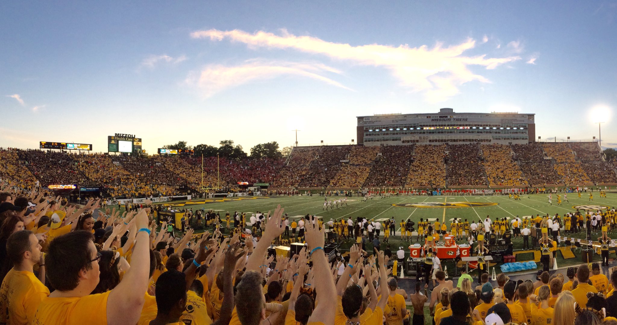 Tiger's Lair on Twitter: "A beautiful night for a tiger stripe!…